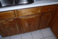 Diy Re Varnished Cabinet Fronts Dans Le Lakehouse in sizing 1600 X 1200