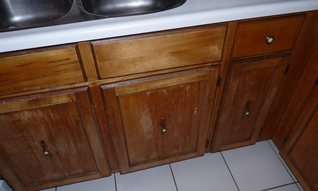 Diy Re Varnished Cabinet Fronts Dans Le Lakehouse in sizing 1600 X 1200