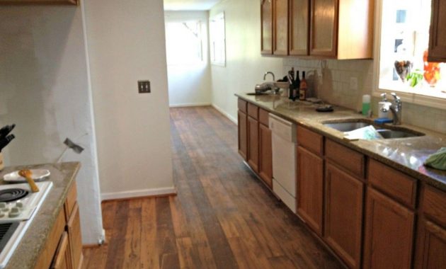 Flooring With Honey Oak Kitchen Cabinets Ideas Kitchen Island within measurements 1179 X 884