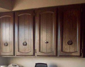 Kitchen Cabinets With Center Knobs Hydj for sizing 1298 X 1021