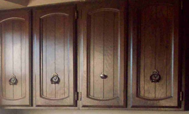 Kitchen Cabinets With Center Knobs Hydj for sizing 1298 X 1021