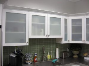 White Kitchen Cabinets With Frosted Glass Doors Shaylas Loft within proportions 3072 X 2304