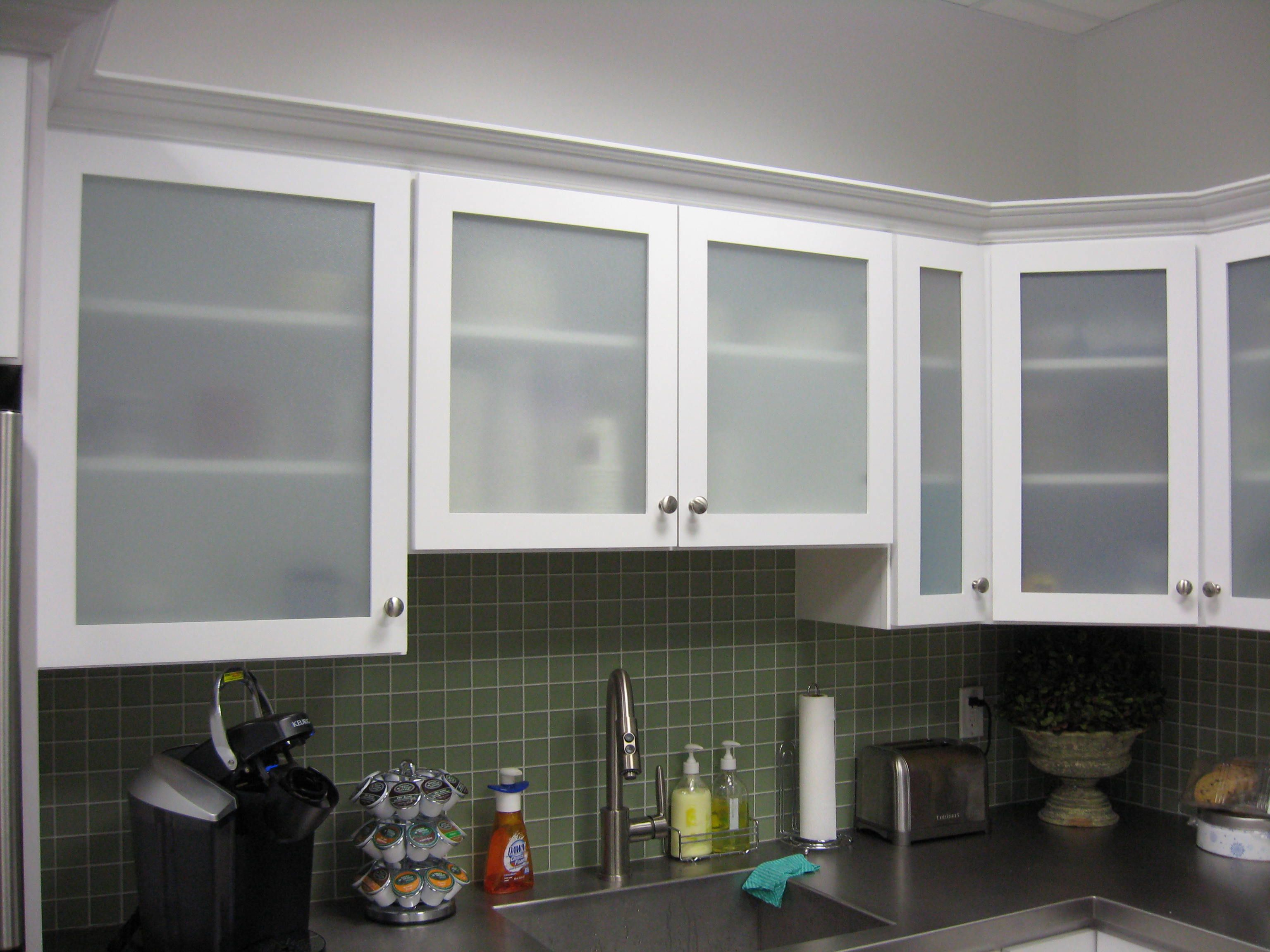 White Kitchen Cabinets With Frosted Glass Doors Shaylas Loft within proportions 3072 X 2304