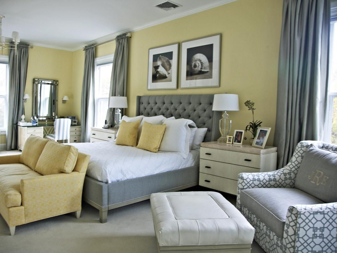 15 Cheery Yellow Bedrooms Decor Light Yellow Bedrooms Bedroom intended for dimensions 1280 X 960