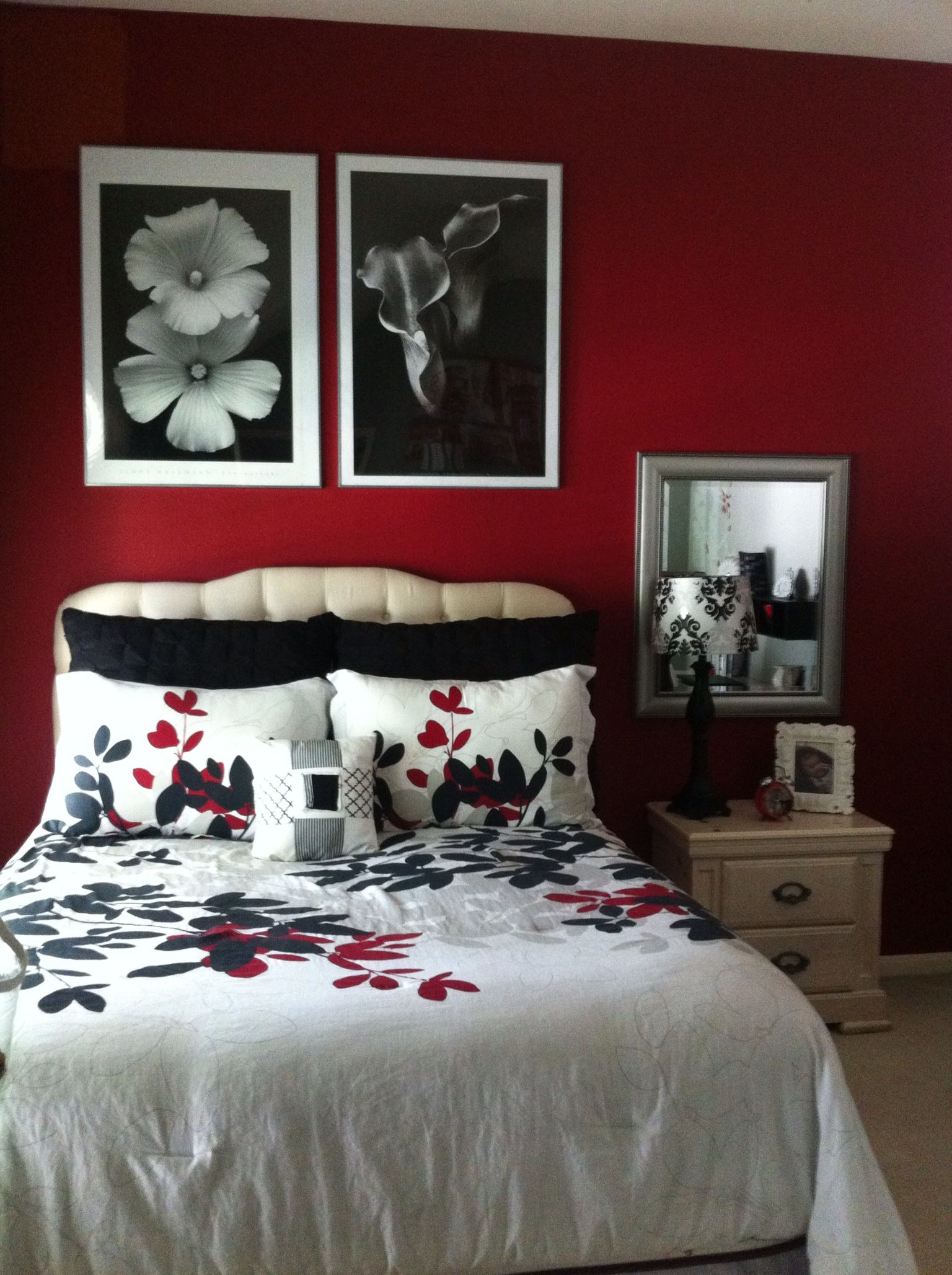 Red Black And White Bedroom Decoratingremodeling Red Bedroom with size 1536 X 2056