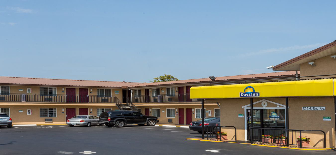 Days Inn Portland Central Oregon Hotel Near Trimet Max within sizing 1350 X 625