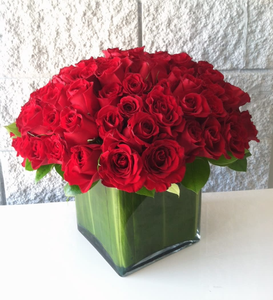 100 Roses In A Square Glass Vase My Beverly Hills Florist In Redondo Beach Ca Brookes Flowers intended for measurements 956 X 1053