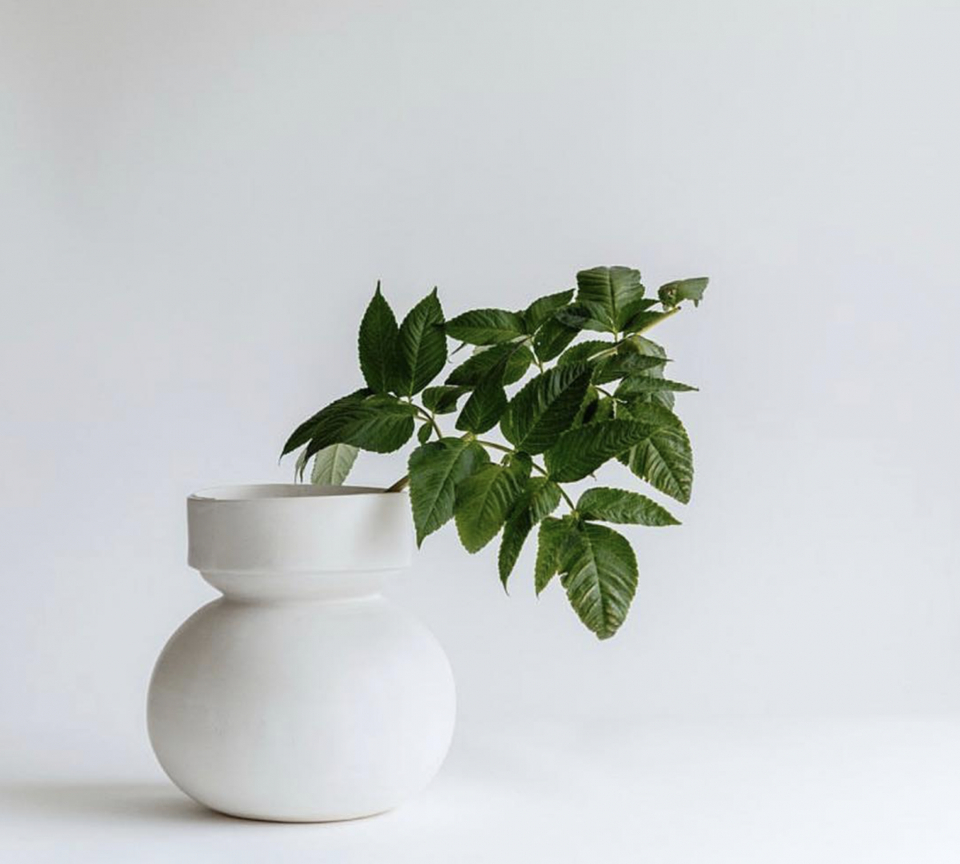 8 Handmade Ceramic Vases Worthy Of The Prettiest Summer Bouquets in sizing 960 X 864