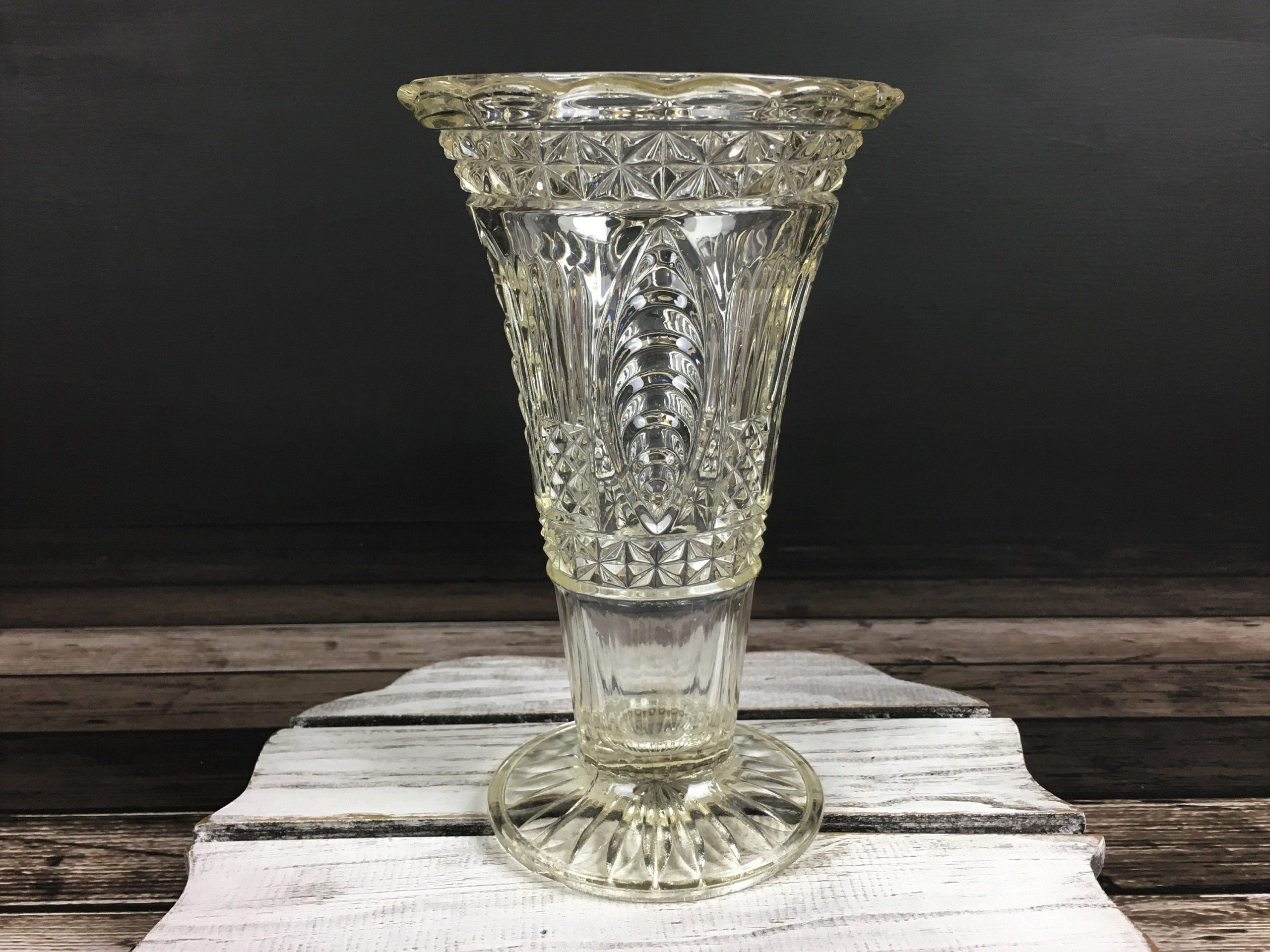 Australian Art Deco Glass Vase 8 Crown Crystal Glass with dimensions 3000 X 2250