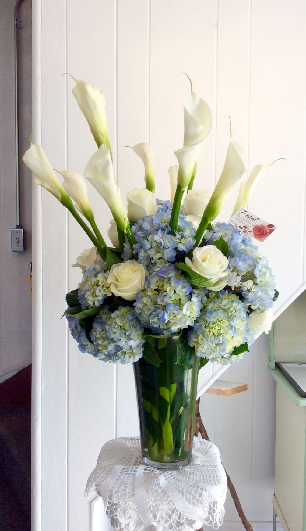 Awe Inspiring Tall Vase Of White Cala Lillies Roses And Hydrangeas intended for proportions 1005 X 1741