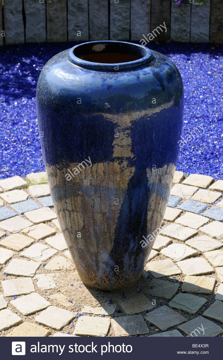 Blaue Bodenvase Arboretum Ellerhoop Deutschland Blue Floor inside size 863 X 1390