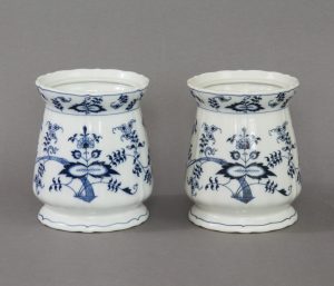 Blue Danube Zwiebelmuster Two Vases Paulus Porcelain with regard to dimensions 2048 X 1752