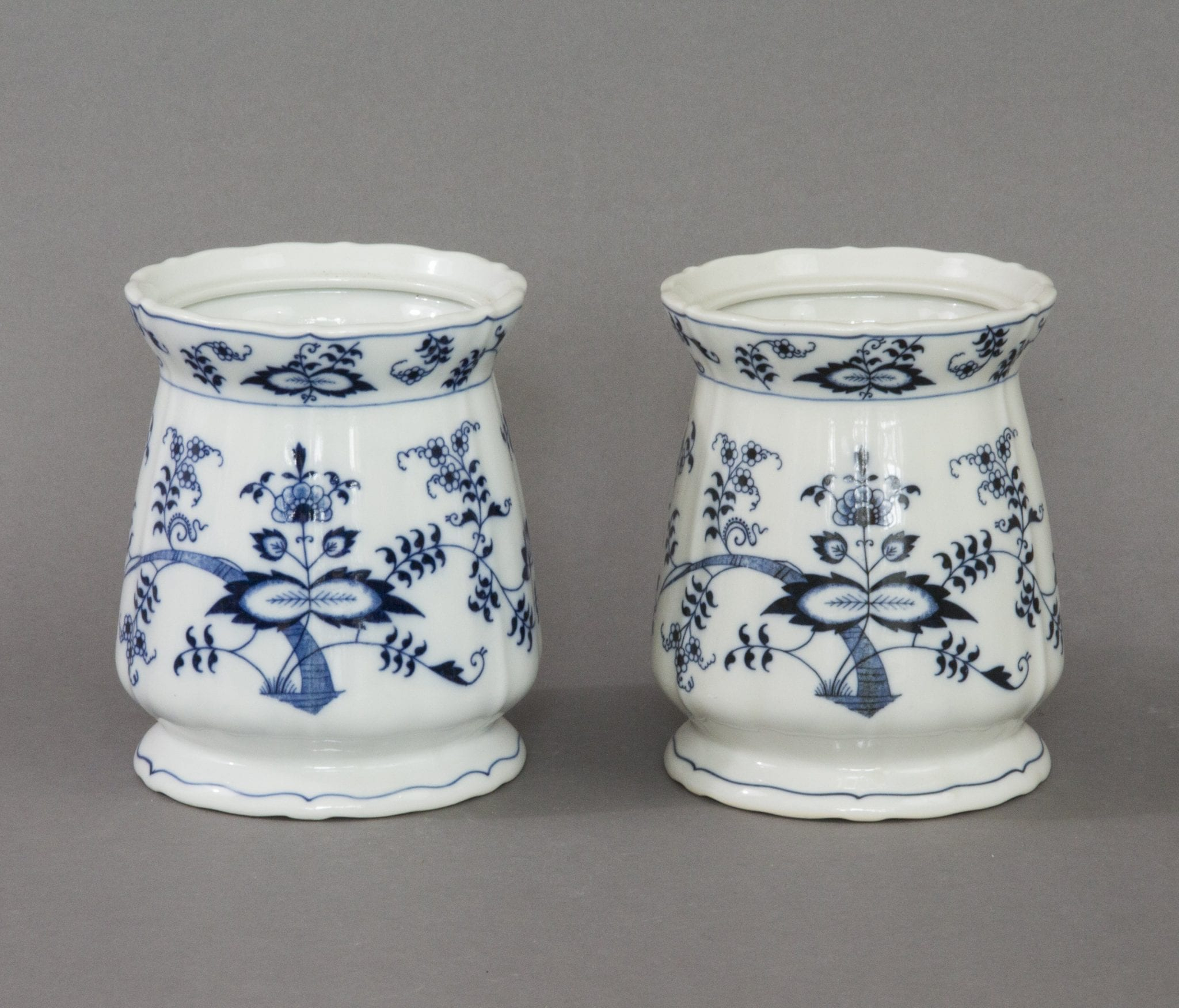 Blue Danube Zwiebelmuster Two Vases Paulus Porcelain with regard to dimensions 2048 X 1752