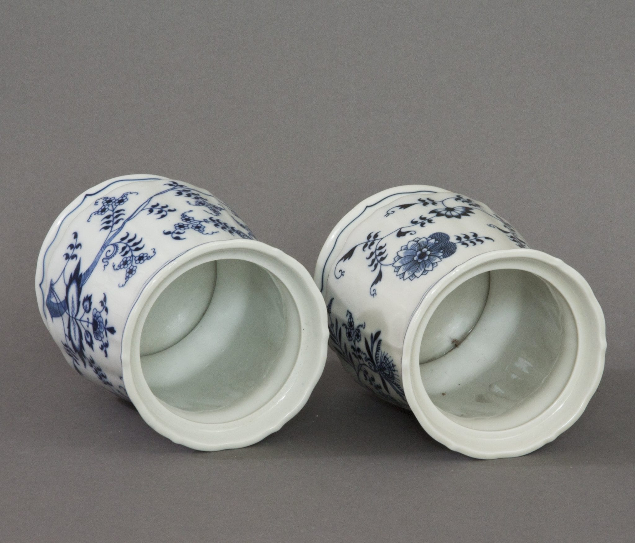 Blue Danube Zwiebelmuster Two Vases Paulus Porcelain with regard to measurements 2048 X 1752