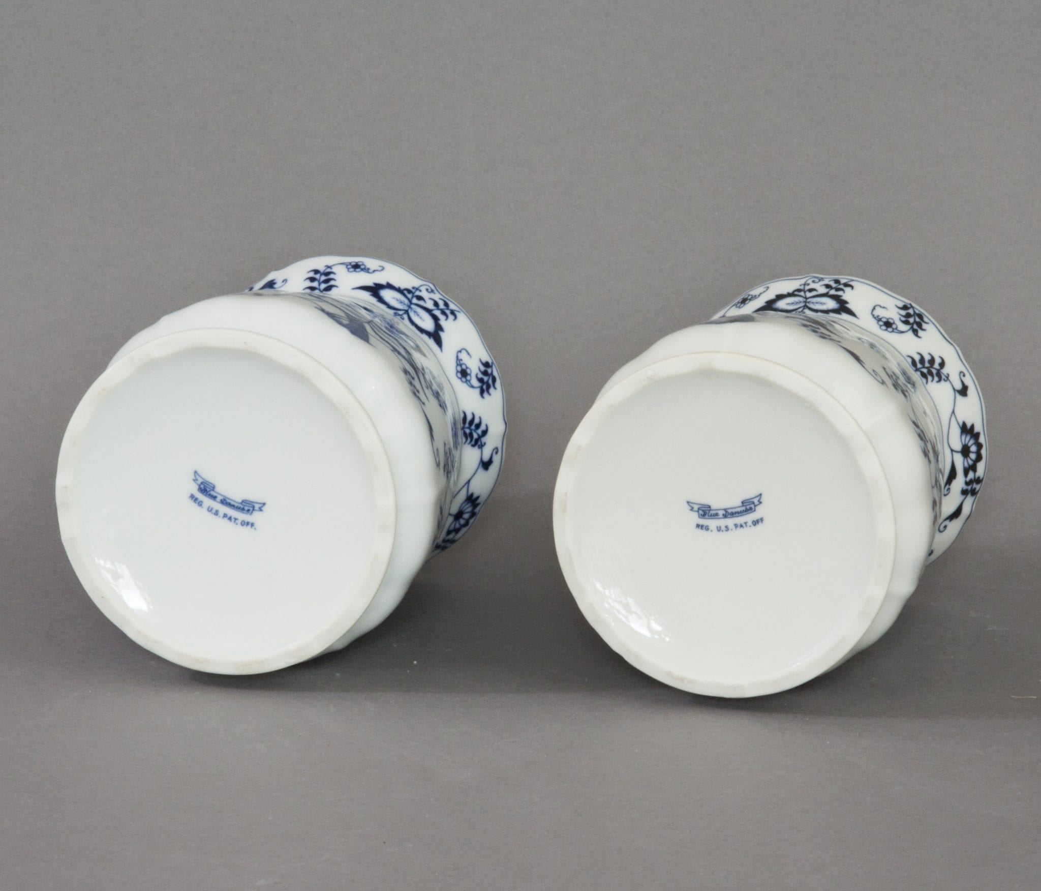 Blue Danube Zwiebelmuster Two Vases Paulus Porcelain within dimensions 2048 X 1752