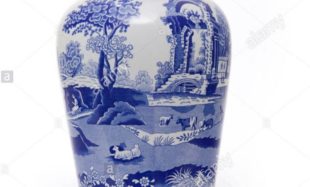 De Style Italien Spode Blue Vase Bleu Bas Sur Un Design De in measurements 866 X 1390