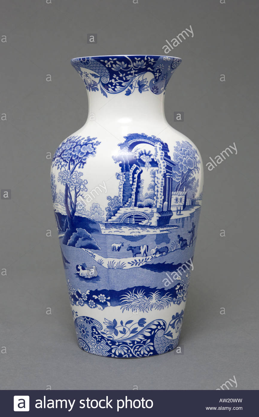 De Style Italien Spode Blue Vase Bleu Bas Sur Un Design De within measurements 866 X 1390