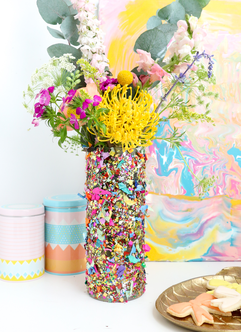 Diy Confetti Flower Vase A Kailo Chic Life with regard to proportions 1000 X 1378