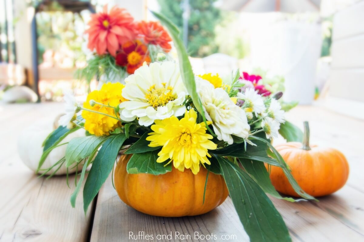 Diy Pumpkin Vase A Pumpkin Flower Centerpiece To Wow within measurements 1200 X 800