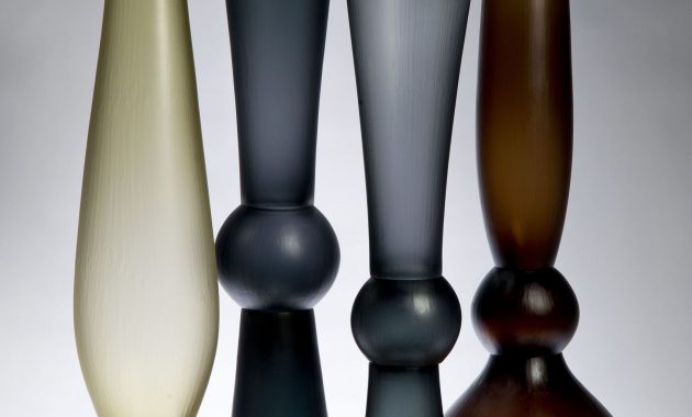 Glass Vases Simon Moore Represented At Design Days Dubai in size 2832 X 4256