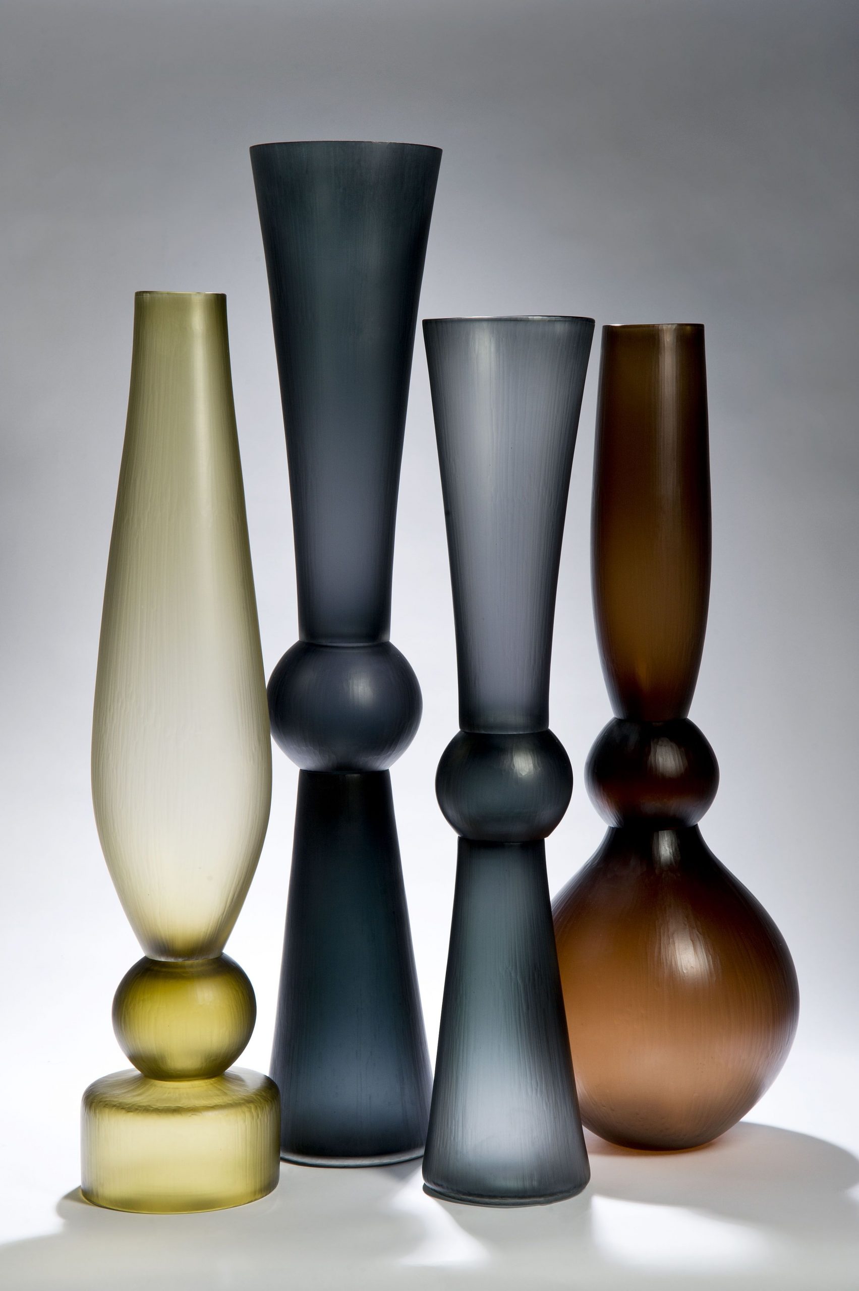 Glass Vases Simon Moore Represented At Design Days Dubai in size 2832 X 4256