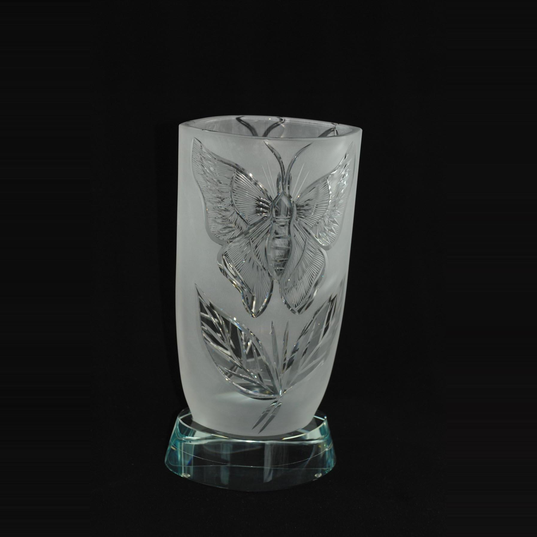 Hand Engraving Crystal Vase Unique Crystal Gift Items In Dubai pertaining to dimensions 1793 X 1793