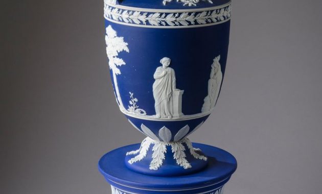 Hieronymus Objects Dark Blue And White Dip Vase And Drum Base intended for size 802 X 1280