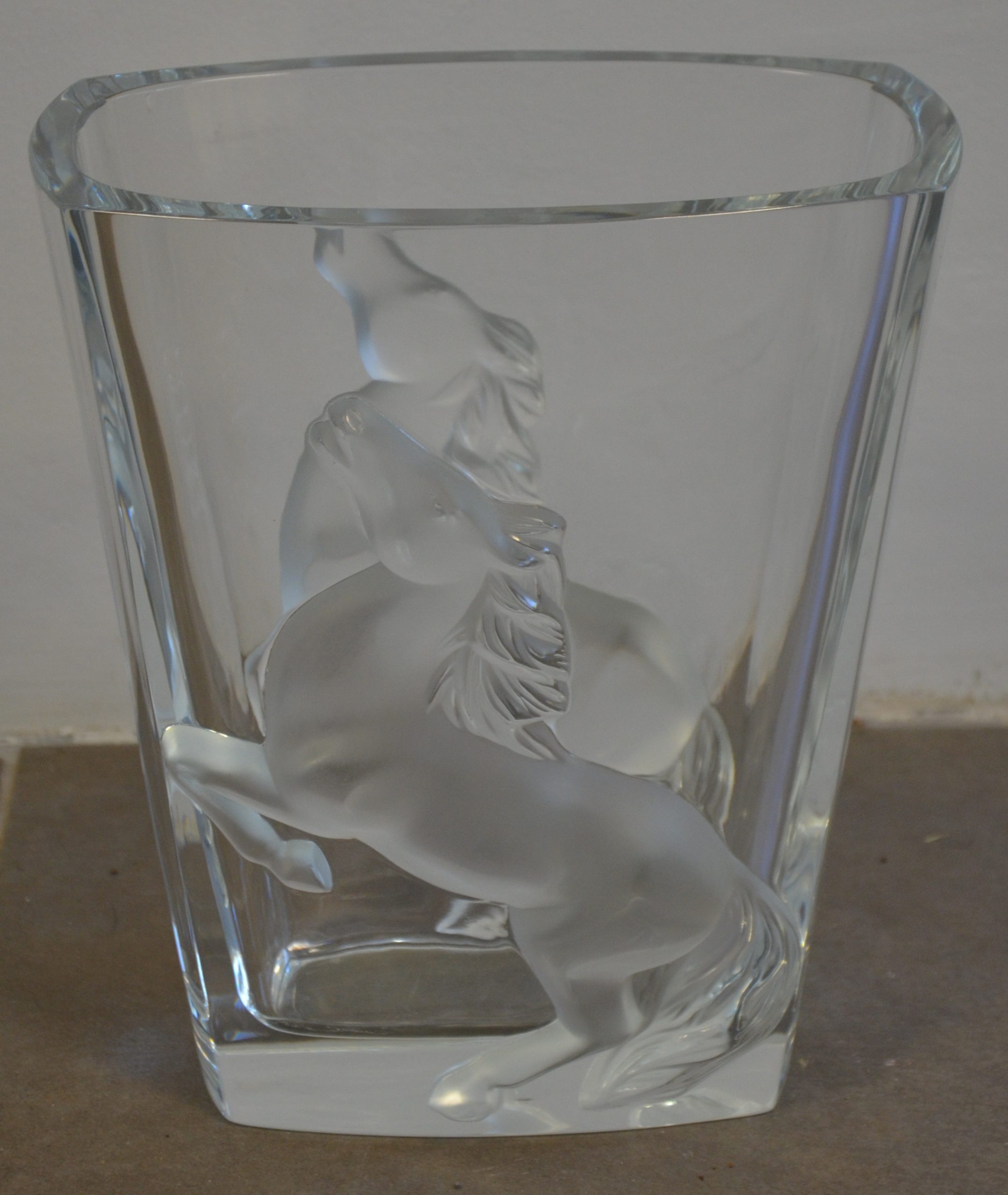 Lalique R France Vase En Cristal Dcor De Chevaux Pour with regard to sizing 2469 X 2927