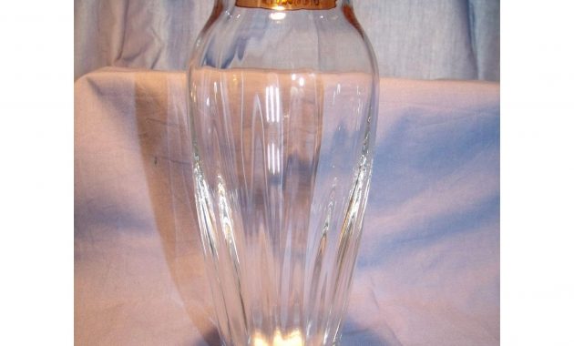 Lenox Crystal Vase With Gold Trim in size 2068 X 2068