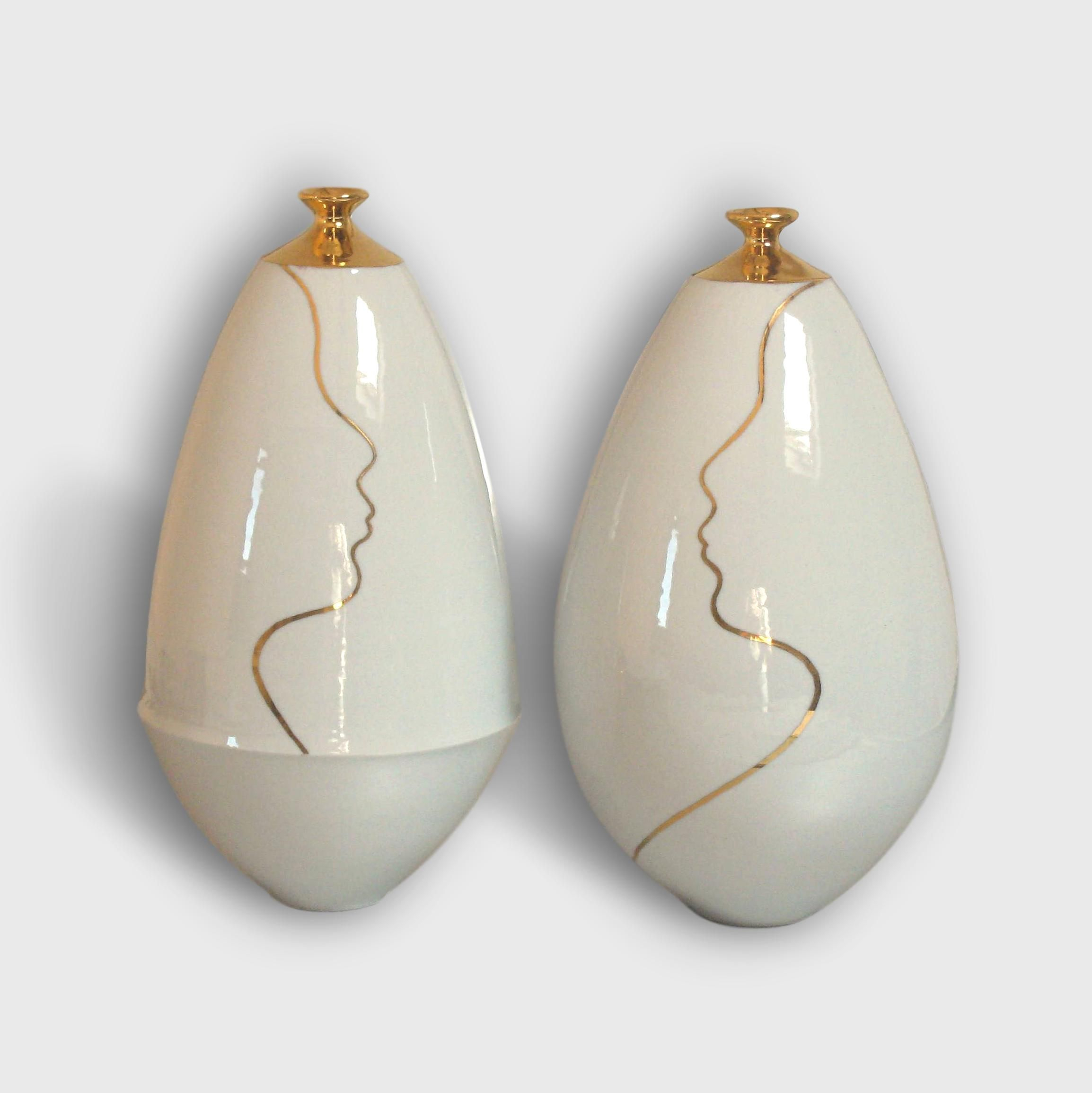 Pair Of Bud Vases Visages in dimensions 2308 X 2309