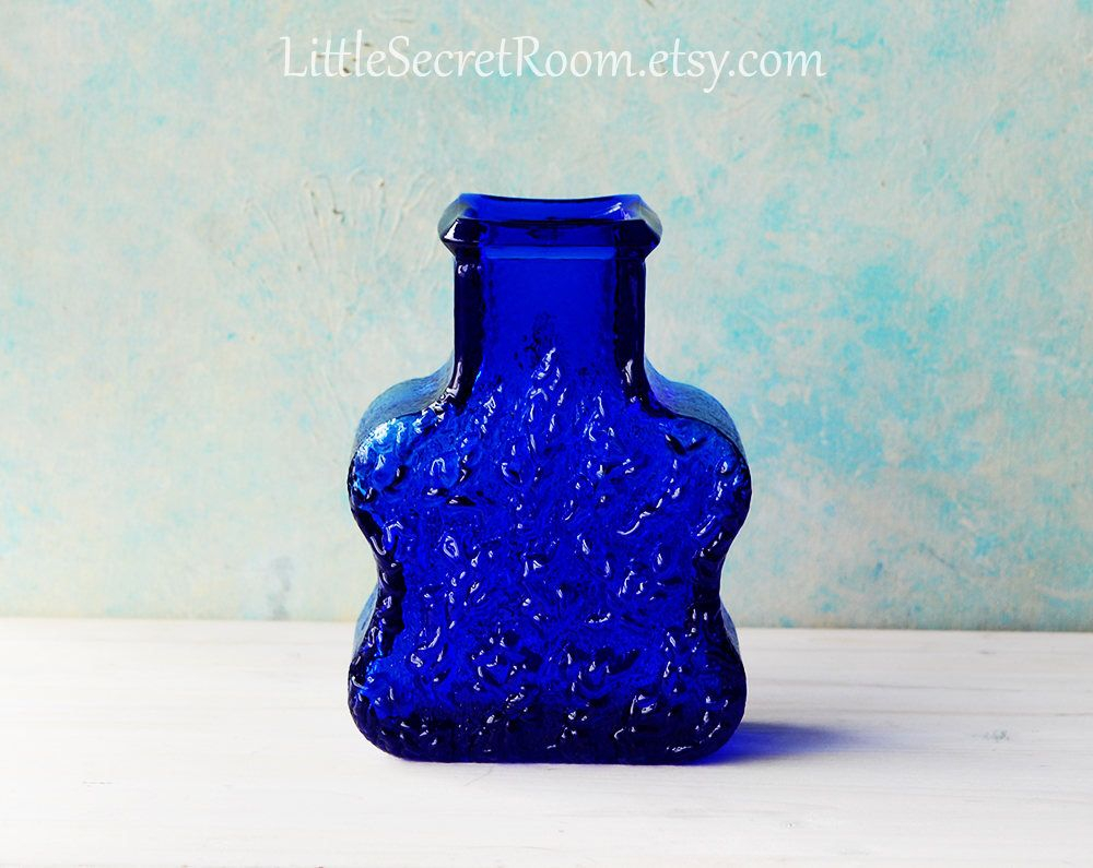 Pin Mary Mills On Blue Bottles Glass Vase Vase Blue with size 1000 X 795