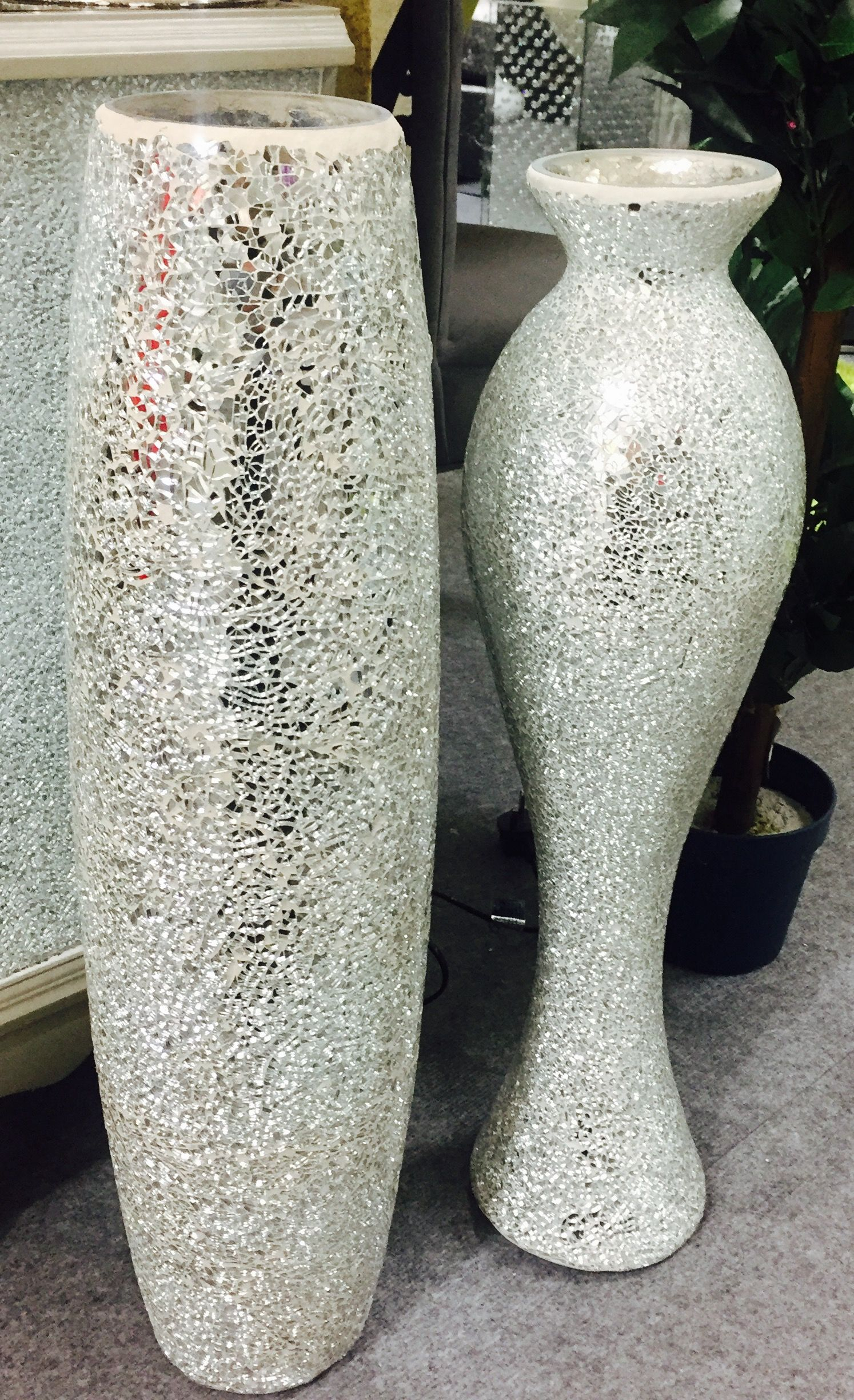 Popular Floor Standing Vases Modern Design Models in size 1494 X 2448