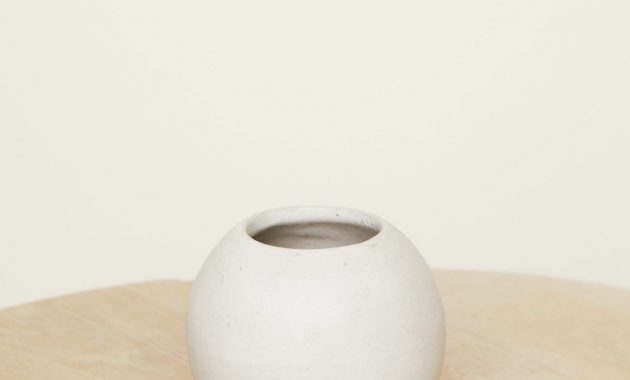 Round Ceramic Bud Vase In 2019 For The Home Vase with regard to sizing 1296 X 1555