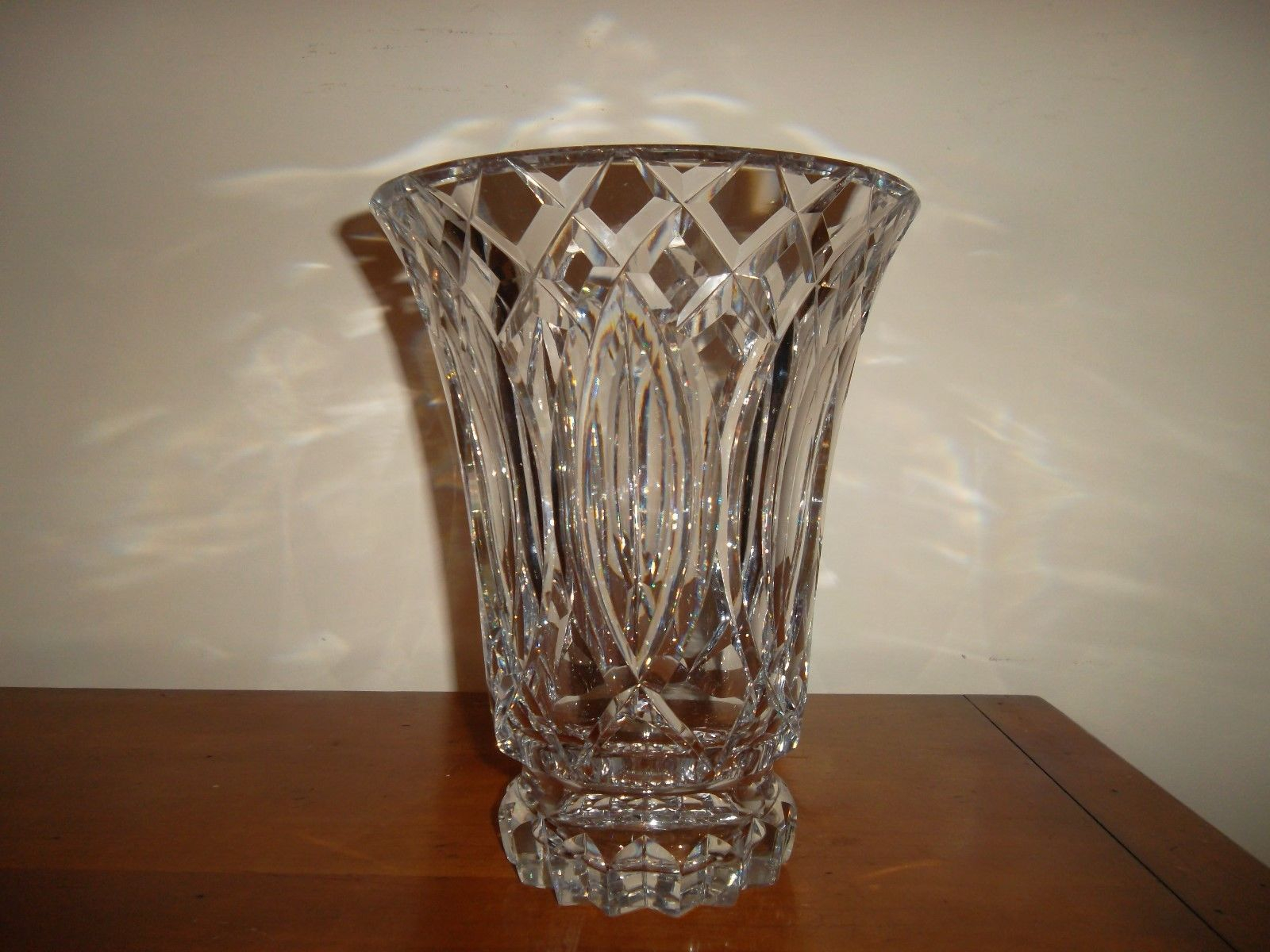 Saint Louis Grand Vase En Cristal Taill A Dcor Grav inside measurements 1600 X 1200