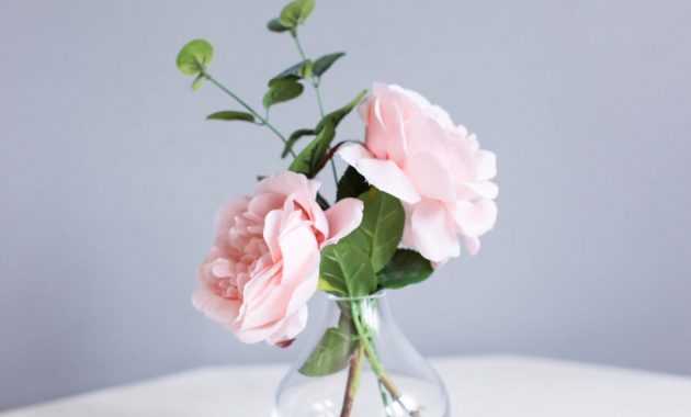 Simple Arrangements In Bud Vases Using The Same Flowers As pertaining to measurements 2048 X 1536