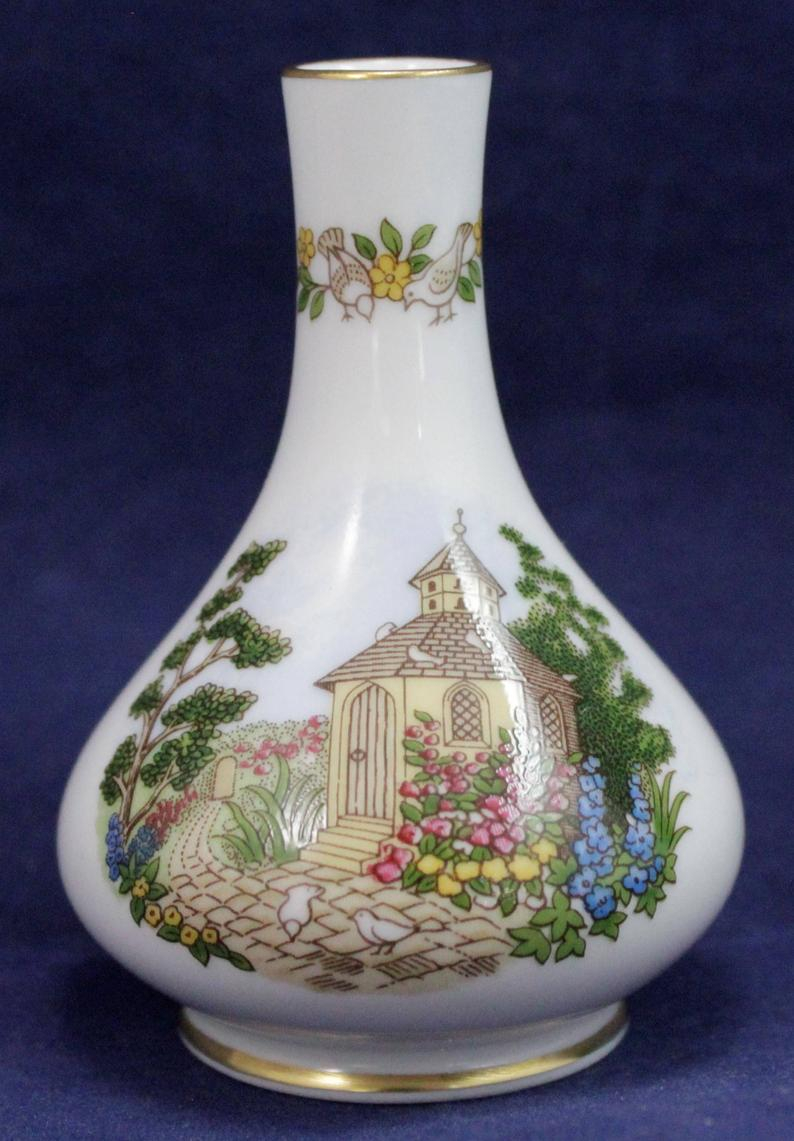 Spode Miniature Bud Vase White Cottage Garden 2 78 X 2 Best Offer for size 794 X 1141