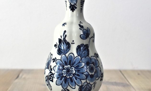 Vintage Delft Vase Blue And White Vase Made In Holland 6 regarding dimensions 2575 X 2575