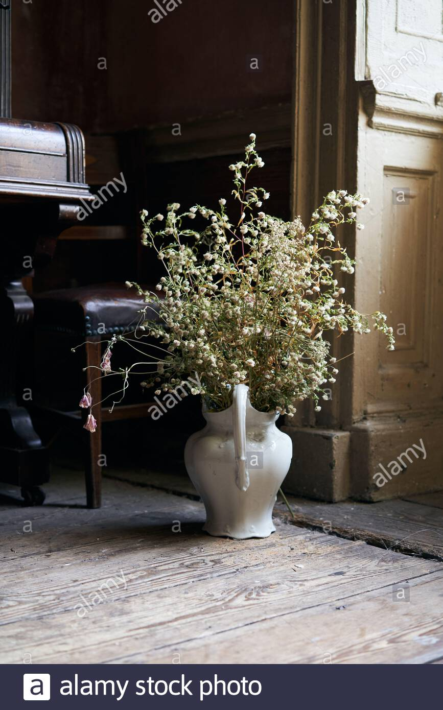 Vintage Flowers Vase Photos Vintage Flowers Vase Images in size 867 X 1390