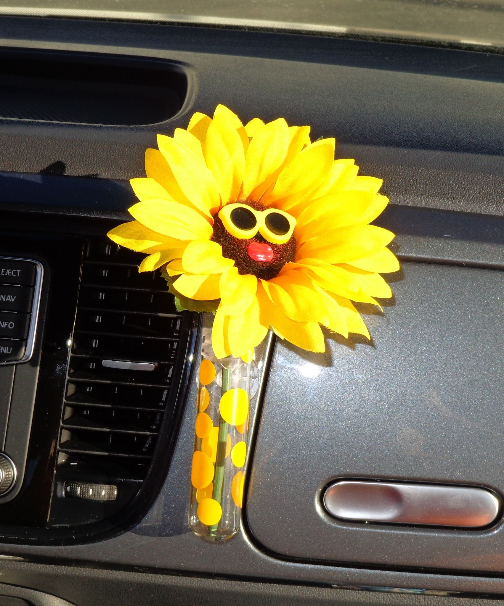 Vw Beetle Flower Sunflower Yellow Sunglass With Universal Vase with regard to dimensions 1702 X 2048