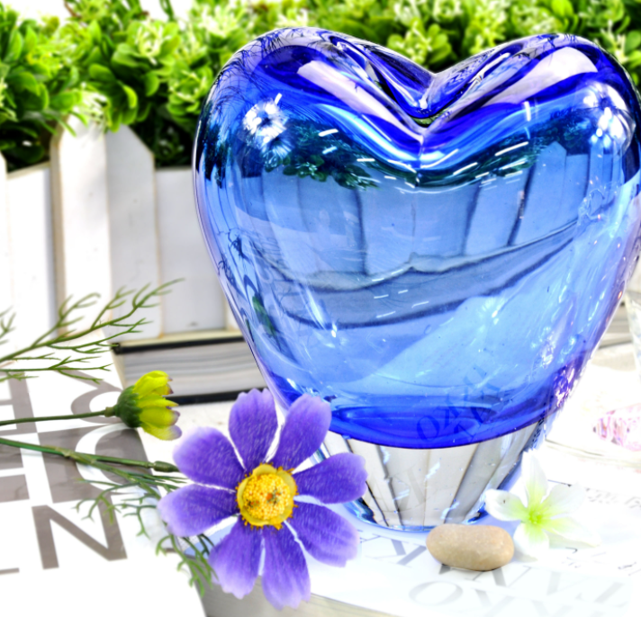 heart shaped vases centerpieces